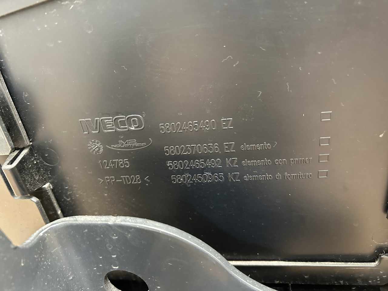 IVECO STOPIEŃ PRAWY STOPNICA + MOCOWANIE S-WAY - Stupátko: obrázek 3 IVECO STOPIEŃ PRAWY STOPNICA + MOCOWANIE S-WAY - Stupátko: obrázek 3