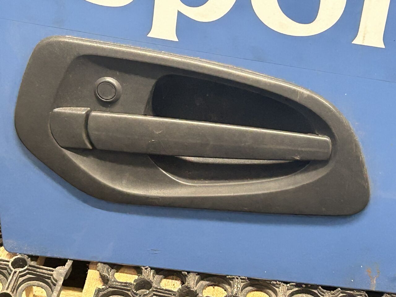 MERCEDES ACTROS MP4 DOOR RIGHT EITH RAMP MIRROR - Dveře a díly: obrázek 2 MERCEDES ACTROS MP4 DOOR RIGHT EITH RAMP MIRROR - Dveře a díly: obrázek 2