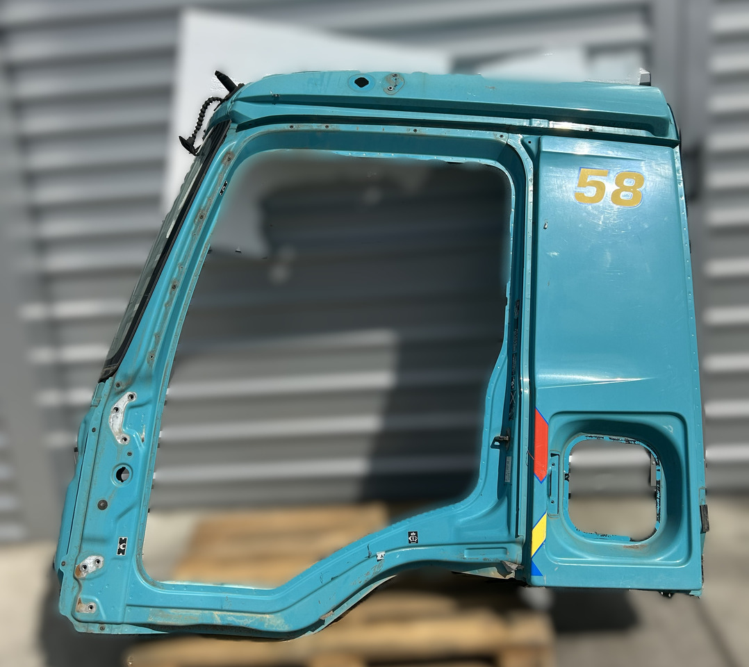 MERCEDES-BENZ AROCS MP4 LEFT SIDE QUARTER PANEL M CLASSIC SPACE - Kabina: obrázek 1 MERCEDES-BENZ AROCS MP4 LEFT SIDE QUARTER PANEL M CLASSIC SPACE - Kabina: obrázek 1