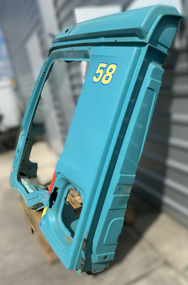 MERCEDES-BENZ AROCS MP4 LEFT SIDE QUARTER PANEL M CLASSIC SPACE - Kabina: obrázek 2 MERCEDES-BENZ AROCS MP4 LEFT SIDE QUARTER PANEL M CLASSIC SPACE - Kabina: obrázek 2