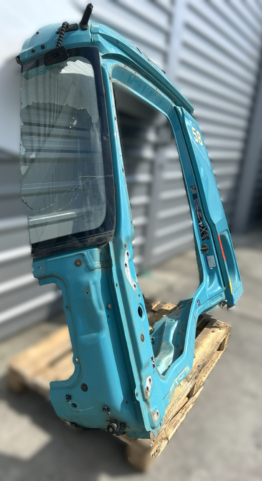 MERCEDES-BENZ AROCS MP4 LEFT SIDE QUARTER PANEL M CLASSIC SPACE - Kabina: obrázek 3 MERCEDES-BENZ AROCS MP4 LEFT SIDE QUARTER PANEL M CLASSIC SPACE - Kabina: obrázek 3