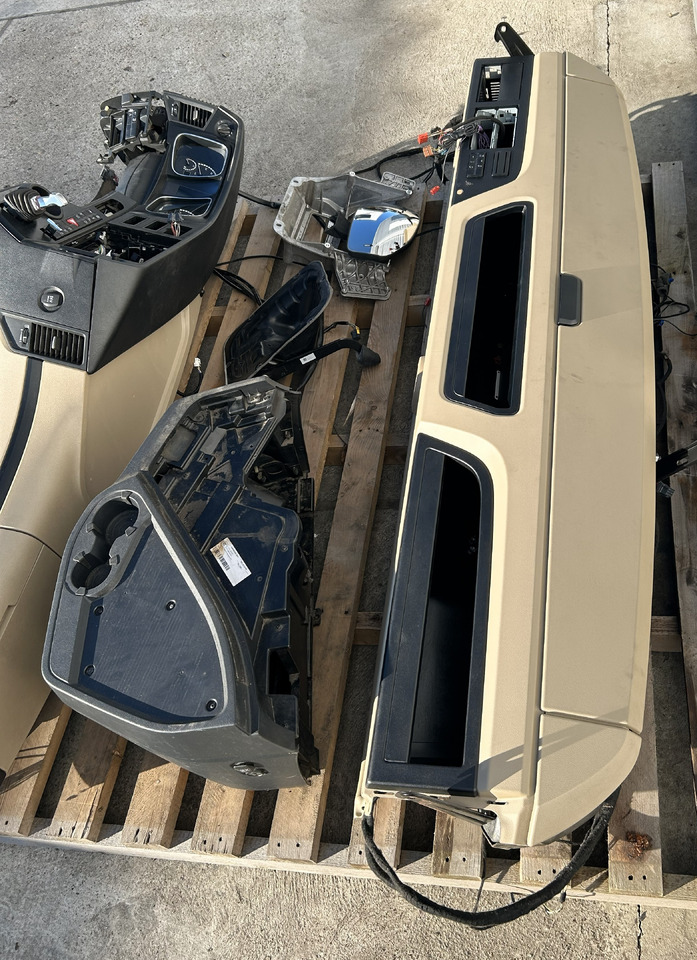 MERCEDES-BENZ KOMPLETNA PRZEKŁADKA WNĘTRZA - DESKA KONSOLA DO ANGLIKA MERCEDES ACTROS MP4 L STREAM SPACE - Kabina: obrázek 3 MERCEDES-BENZ KOMPLETNA PRZEKŁADKA WNĘTRZA - DESKA KONSOLA DO ANGLIKA MERCEDES ACTROS MP4 L STREAM SPACE - Kabina: obrázek 3