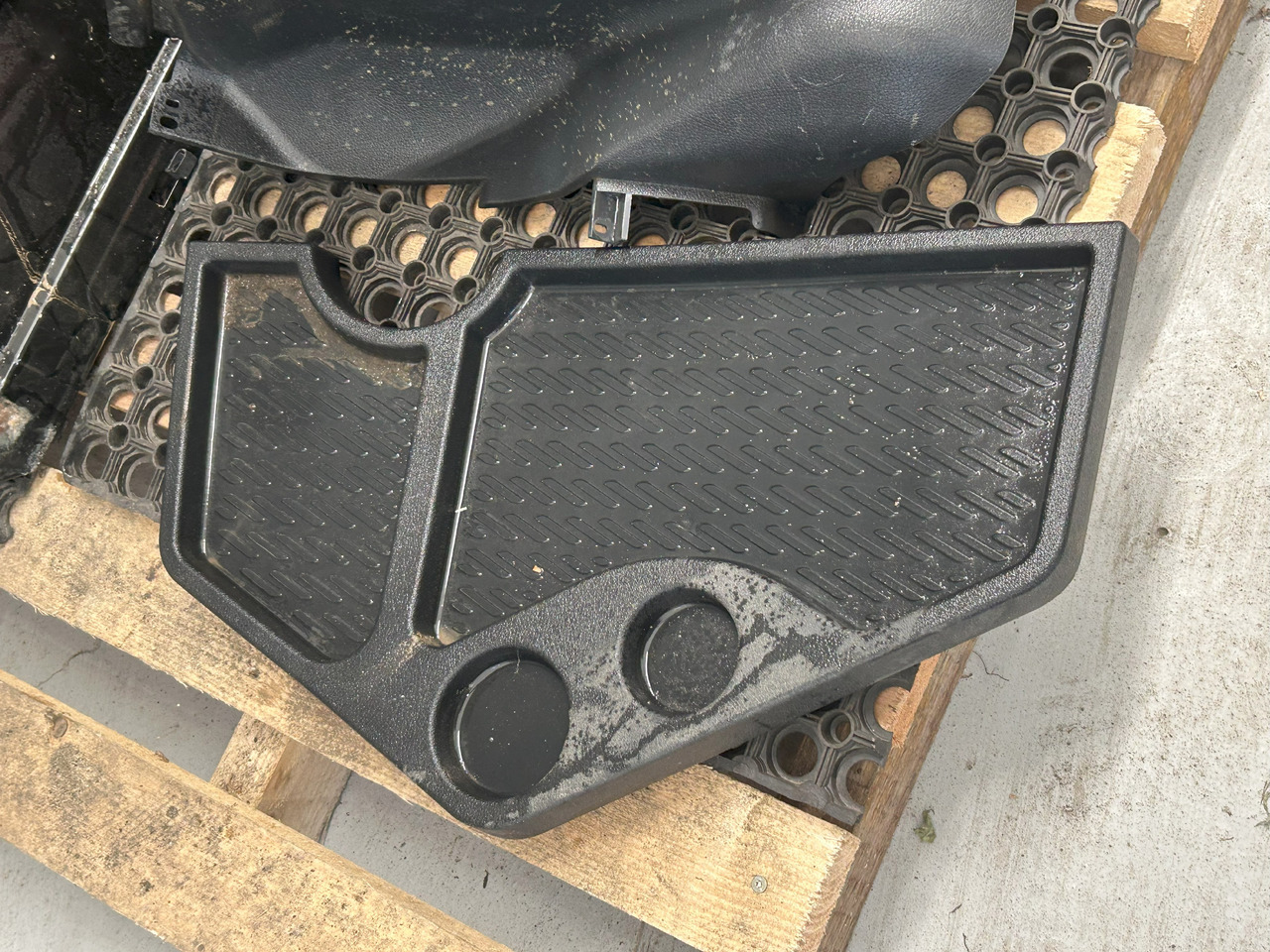 MERCEDES-BENZ KOMPLETNA PRZEKŁADKA WNĘTRZA - DESKA KONSOLA DO ANGLIKA MERCEDES AROCS MP4 - Kabina: obrázek 3 MERCEDES-BENZ KOMPLETNA PRZEKŁADKA WNĘTRZA - DESKA KONSOLA DO ANGLIKA MERCEDES AROCS MP4 - Kabina: obrázek 3