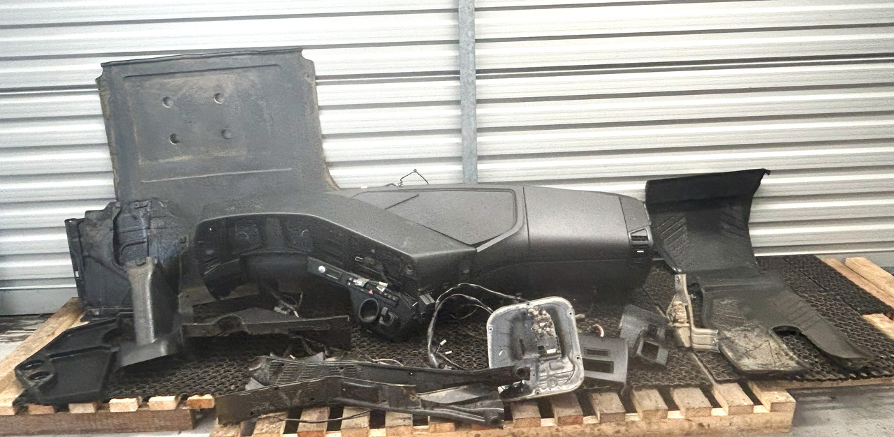 MERCEDES-BENZ KOMPLETNA PRZEKŁADKA WNĘTRZA - DESKA KONSOLA DO ANGLIKA MERCEDES AROCS MP4 - Kabina: obrázek 1 MERCEDES-BENZ KOMPLETNA PRZEKŁADKA WNĘTRZA - DESKA KONSOLA DO ANGLIKA MERCEDES AROCS MP4 - Kabina: obrázek 1