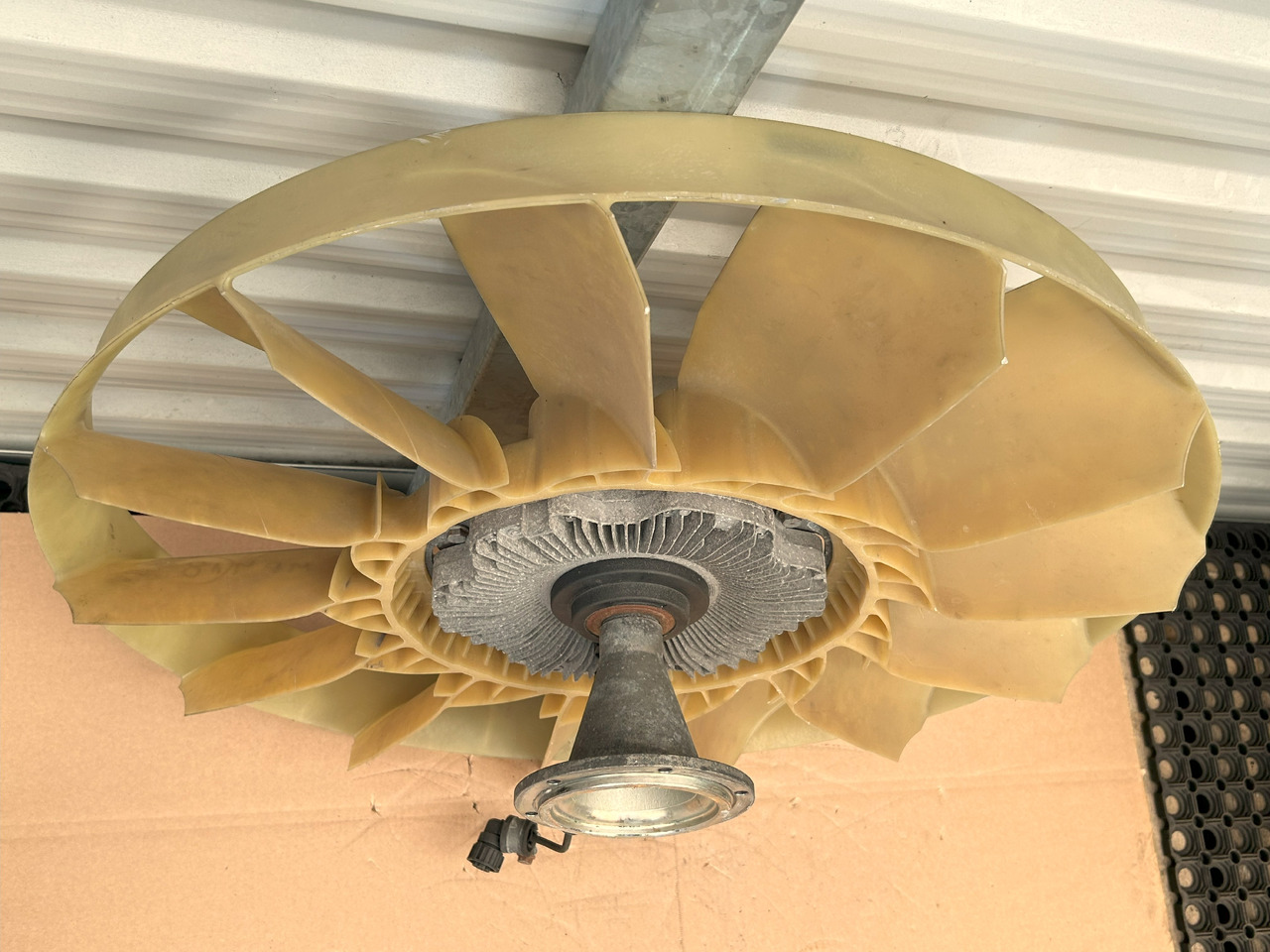 MERCEDES-BENZ VISCOT CLUTCH + FAN ACTROS MP4 - Ventilátor: obrázek 3 MERCEDES-BENZ VISCOT CLUTCH + FAN ACTROS MP4 - Ventilátor: obrázek 3