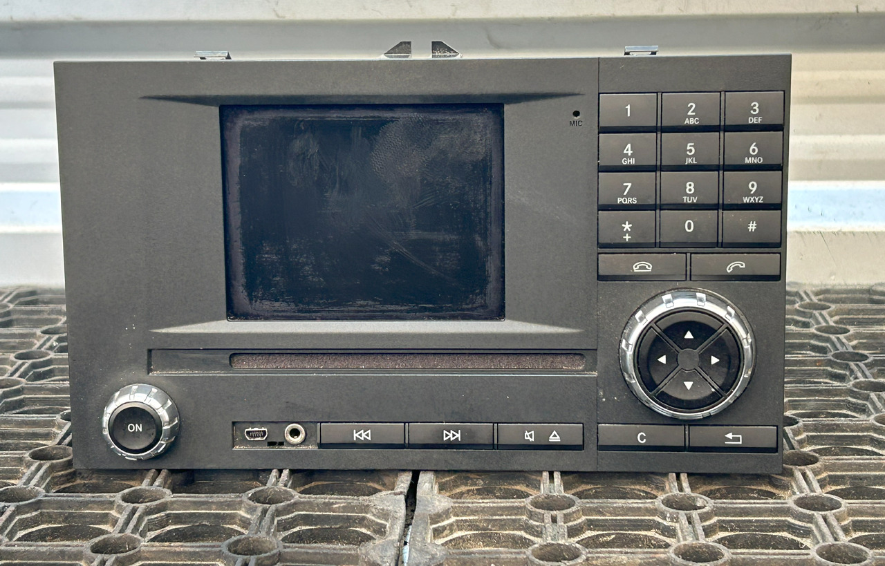 MERCEDES RADIO NAVIGATION MERCEDES ACTROS MP4 - Navigační systém: obrázek 1 MERCEDES RADIO NAVIGATION MERCEDES ACTROS MP4 - Navigační systém: obrázek 1