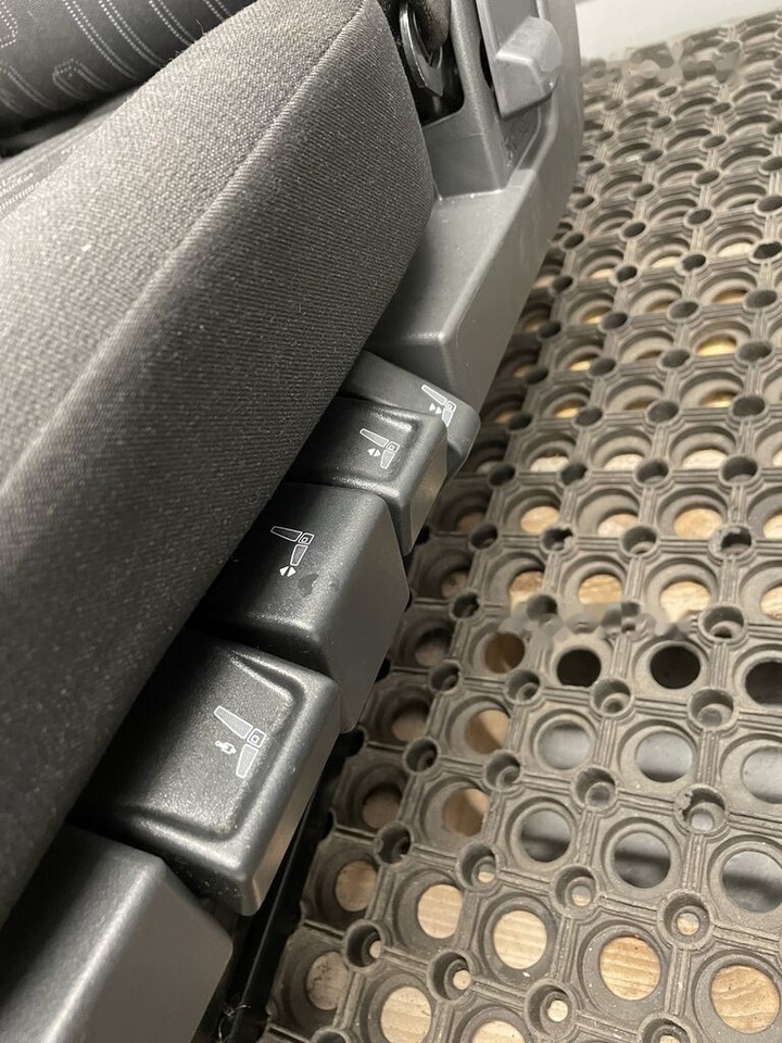 Mercedes-Benz ATEGO DRIVER'S Mercedes-Benz ATEGO - Sedaček pro Nákladní auto: obrázek 3 Mercedes-Benz ATEGO DRIVER'S Mercedes-Benz ATEGO - Sedaček pro Nákladní auto: obrázek 3