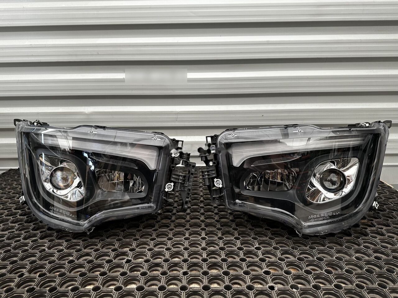 Mercedes-Benz LED ACTROS AROCS MP5 Mercedes-Benz ACTROS MP4 - Světlomet pro Nákladní auto: obrázek 1 Mercedes-Benz LED ACTROS AROCS MP5 Mercedes-Benz ACTROS MP4 - Světlomet pro Nákladní auto: obrázek 1