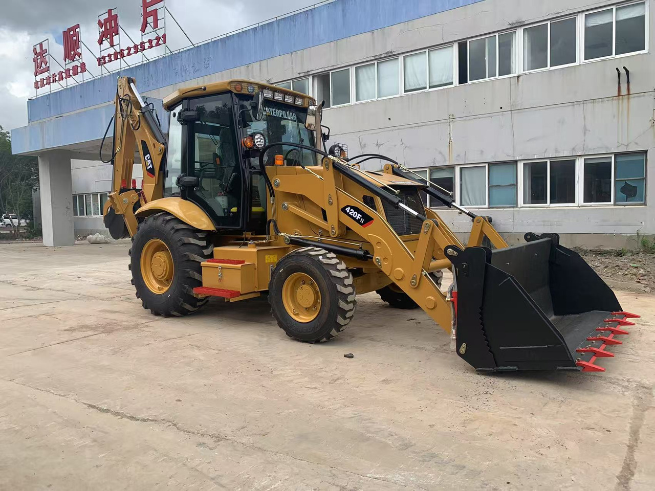Caterpillar 420F, 420F2 Backhoe Loader with Telescopic Boom - Rýpadlo-nakladač: obrázek 4 Caterpillar 420F, 420F2 Backhoe Loader with Telescopic Boom - Rýpadlo-nakladač: obrázek 4