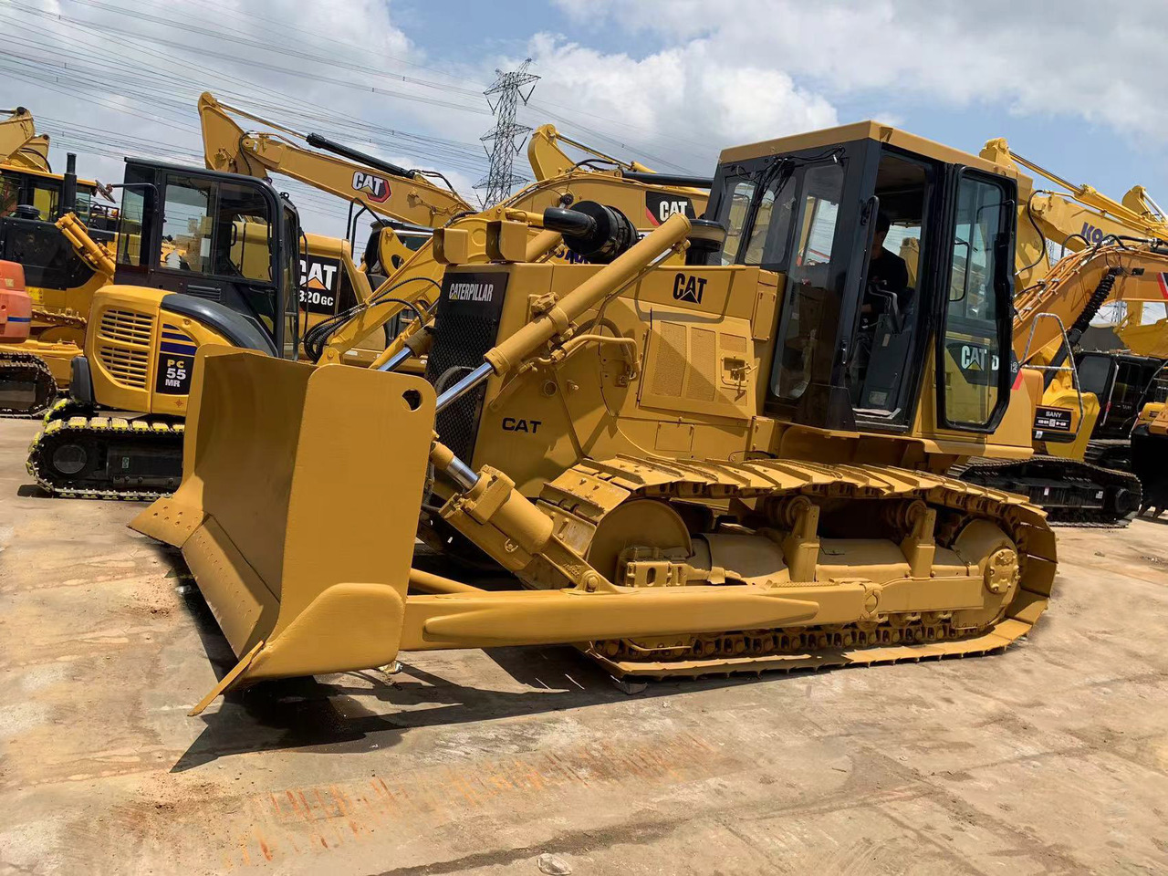 Caterpillar Bulldozer Used Condition CAT D6G, D6G2 Cheap Price - Buldozer: obrázek 1 Caterpillar Bulldozer Used Condition CAT D6G, D6G2 Cheap Price - Buldozer: obrázek 1