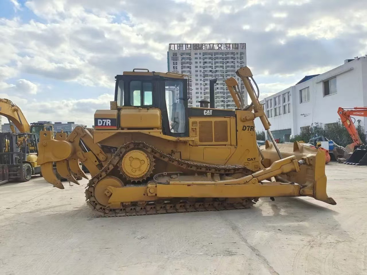 Caterpillar Secondhand Bulldozer CAT D7R Japan Origin Tracked Tractor - Buldozer: obrázek 2 Caterpillar Secondhand Bulldozer CAT D7R Japan Origin Tracked Tractor - Buldozer: obrázek 2
