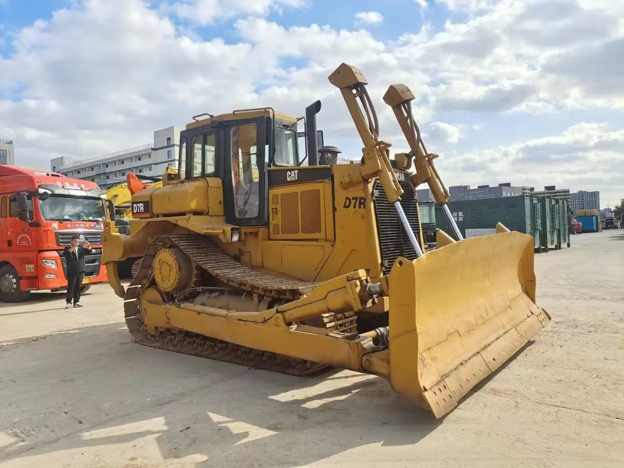 Caterpillar Secondhand Bulldozer CAT D7R Japan Origin Tracked Tractor - Buldozer: obrázek 4 Caterpillar Secondhand Bulldozer CAT D7R Japan Origin Tracked Tractor - Buldozer: obrázek 4