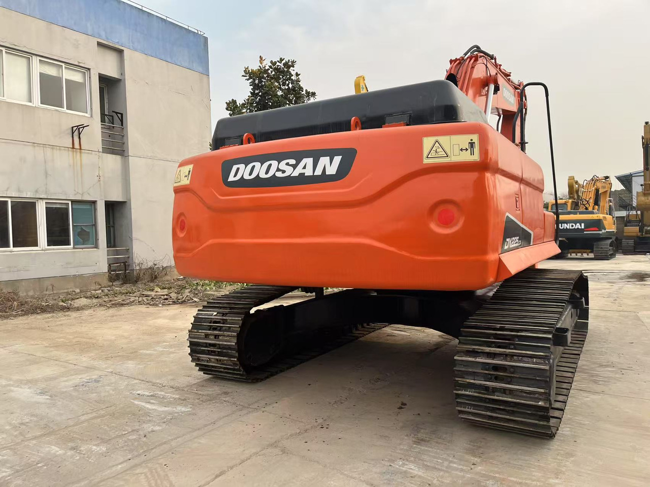 Doosan Used Excavator Doosan DX225 - 129kW Doosan DL06 Engine, 1.0m³ Standard Bucket Capacity, 22300kg Operating Weight - Pásové rýpadlo: obrázek 4 Doosan Used Excavator Doosan DX225 - 129kW Doosan DL06 Engine, 1.0m³ Standard Bucket Capacity, 22300kg Operating Weight - Pásové rýpadlo: obrázek 4