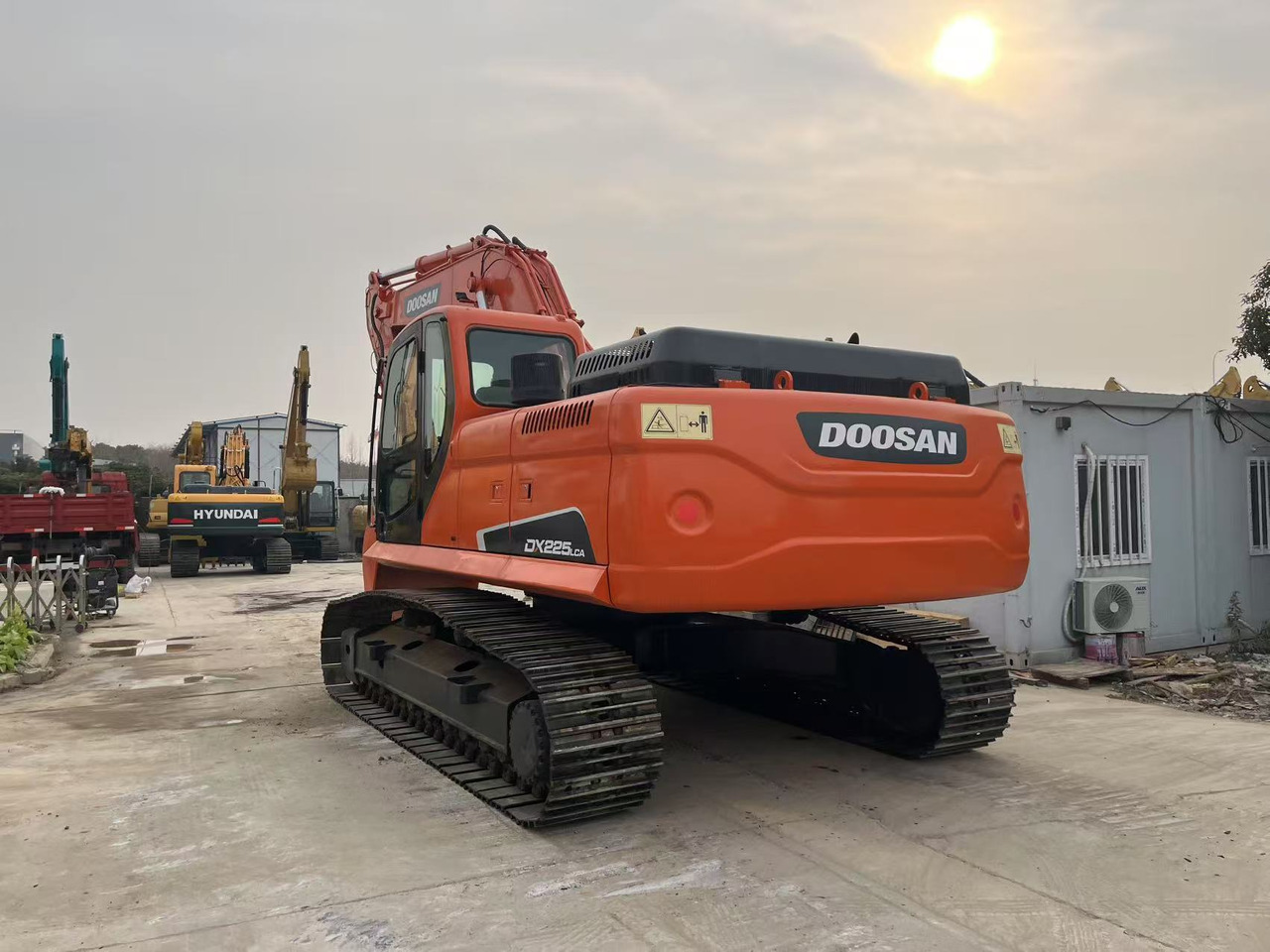 Doosan Used Excavator Doosan DX225 - 129kW Doosan DL06 Engine, 1.0m³ Standard Bucket Capacity, 22300kg Operating Weight - Pásové rýpadlo: obrázek 3 Doosan Used Excavator Doosan DX225 - 129kW Doosan DL06 Engine, 1.0m³ Standard Bucket Capacity, 22300kg Operating Weight - Pásové rýpadlo: obrázek 3
