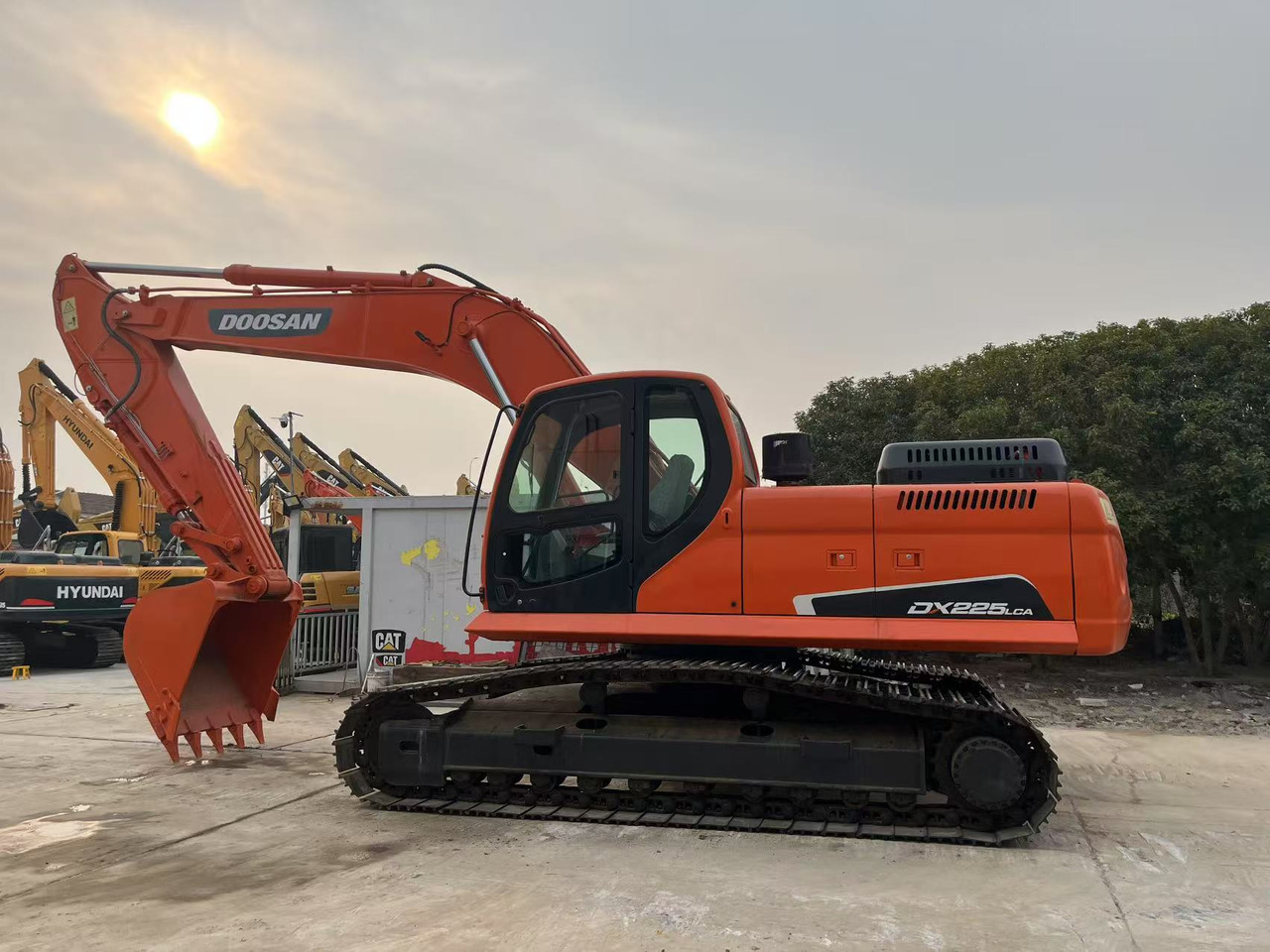 Doosan Used Excavator Doosan DX225 - 129kW Doosan DL06 Engine, 1.0m³ Standard Bucket Capacity, 22300kg Operating Weight - Pásové rýpadlo: obrázek 1 Doosan Used Excavator Doosan DX225 - 129kW Doosan DL06 Engine, 1.0m³ Standard Bucket Capacity, 22300kg Operating Weight - Pásové rýpadlo: obrázek 1