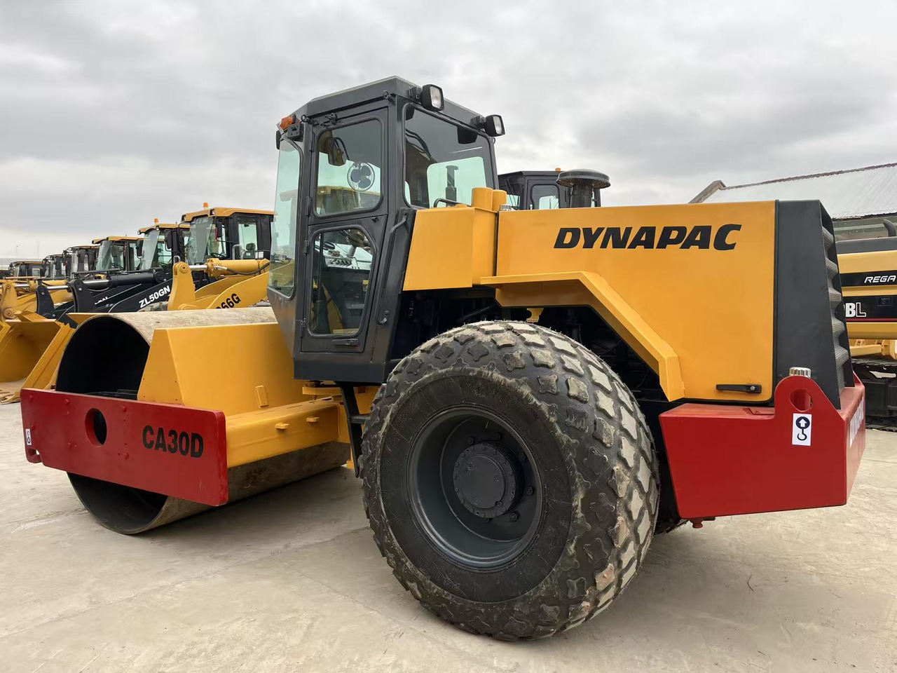 Dynapac Vibratory Road roller CA30D, CA25D Good Price on Sale - Silniční válec: obrázek 1 Dynapac Vibratory Road roller CA30D, CA25D Good Price on Sale - Silniční válec: obrázek 1