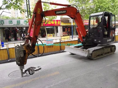 Fairly Used 5 Ton Mini Excavator Doosan Dh55 Excavator with Hydraulic Hammer for Sale - Pásové rýpadlo: obrázek 1 Fairly Used 5 Ton Mini Excavator Doosan Dh55 Excavator with Hydraulic Hammer for Sale - Pásové rýpadlo: obrázek 1