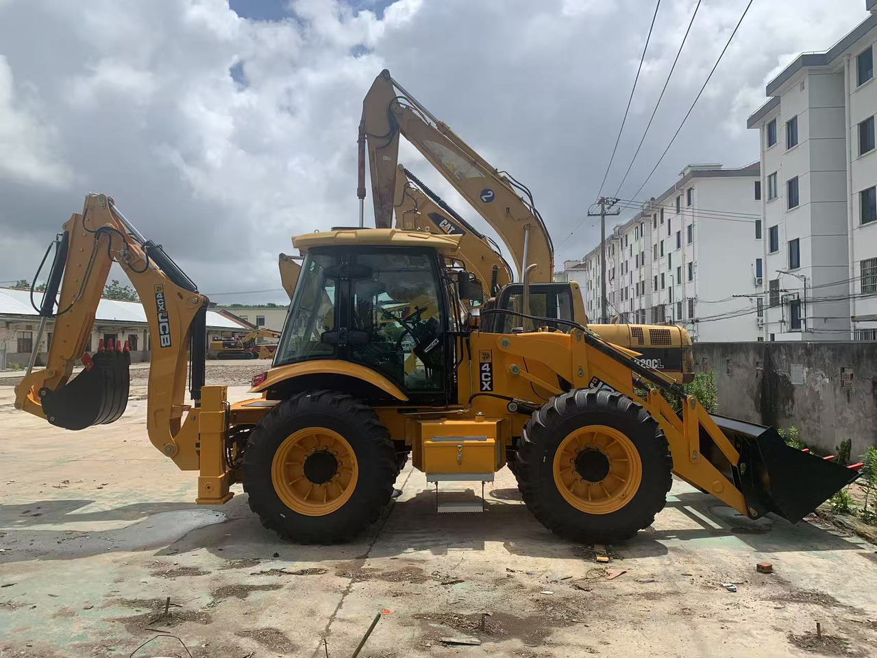 JCB 4X4 Backhoe Loader 4CX, 3CX - Rýpadlo-nakladač: obrázek 3 JCB 4X4 Backhoe Loader 4CX, 3CX - Rýpadlo-nakladač: obrázek 3