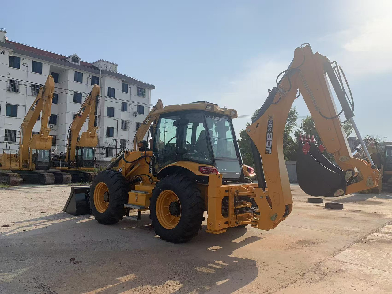 JCB 4x4 Backhoe Loader 4CX, 3CX Brand New Condition - Rýpadlo-nakladač: obrázek 3 JCB 4x4 Backhoe Loader 4CX, 3CX Brand New Condition - Rýpadlo-nakladač: obrázek 3