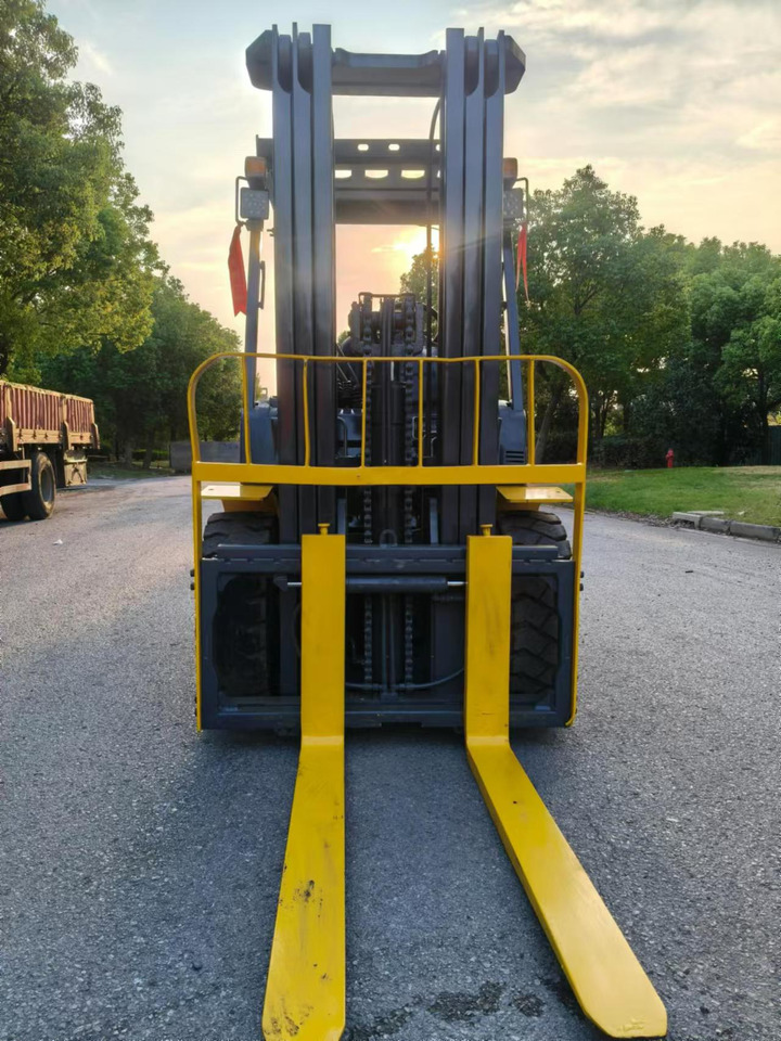 Komatsu Forklift 3 ton Capacity FD30-15, FD30-16, FD30-17 - Dieselový vysokozdvižný vozík: obrázek 4 Komatsu Forklift 3 ton Capacity FD30-15, FD30-16, FD30-17 - Dieselový vysokozdvižný vozík: obrázek 4