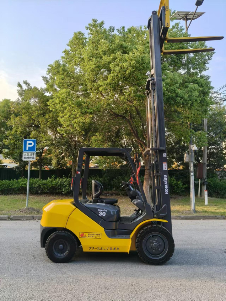 Komatsu Forklift 3 ton Capacity FD30-15, FD30-16, FD30-17 - Dieselový vysokozdvižný vozík: obrázek 1 Komatsu Forklift 3 ton Capacity FD30-15, FD30-16, FD30-17 - Dieselový vysokozdvižný vozík: obrázek 1