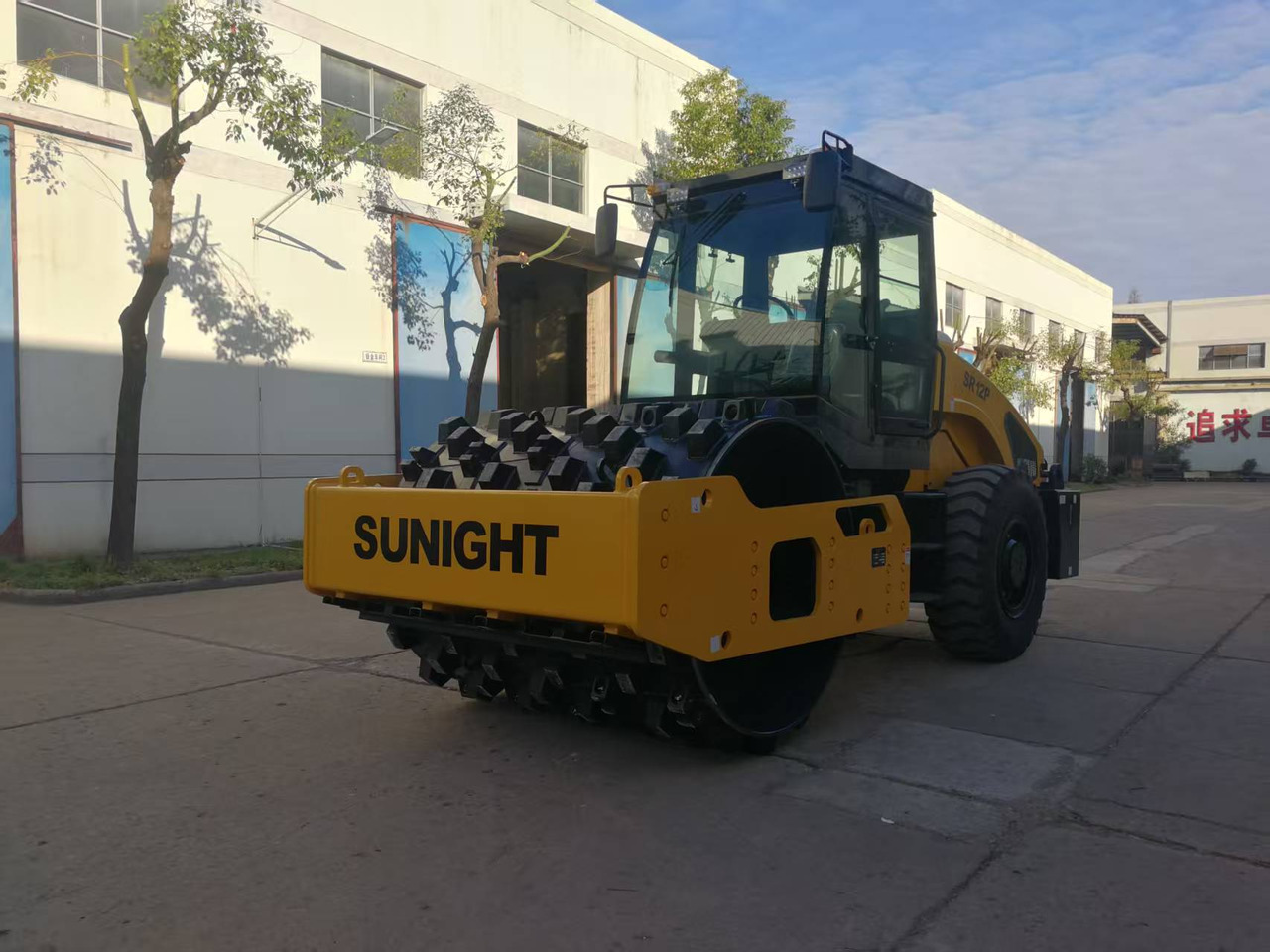 SUNIGHT 12 ton Vibratory Road roller SR12 with Sheepfoot - Silniční válec: obrázek 4 SUNIGHT 12 ton Vibratory Road roller SR12 with Sheepfoot - Silniční válec: obrázek 4