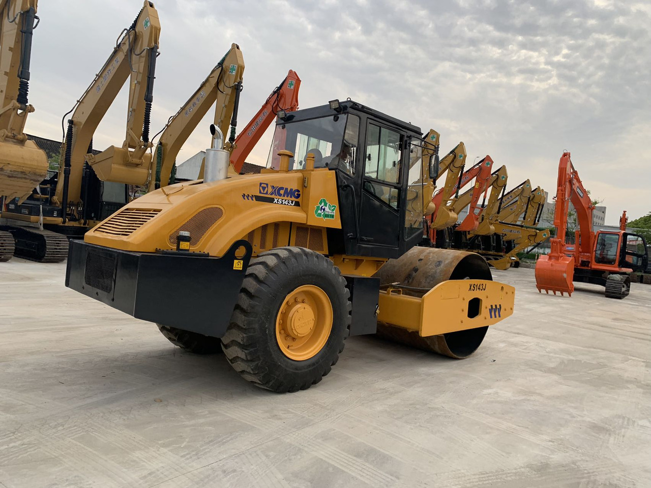 XCMG XS143J Vibratory Road roller Secondhand Condition - Silniční válec: obrázek 1 XCMG XS143J Vibratory Road roller Secondhand Condition - Silniční válec: obrázek 1