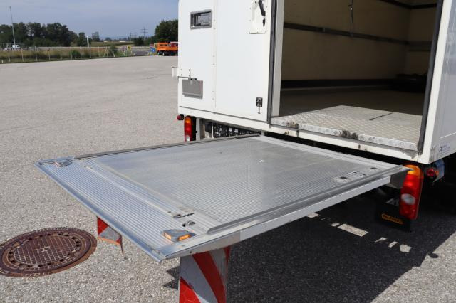 Dodávka skřín FUSO Canter 7C18 AMT: obrázek 8