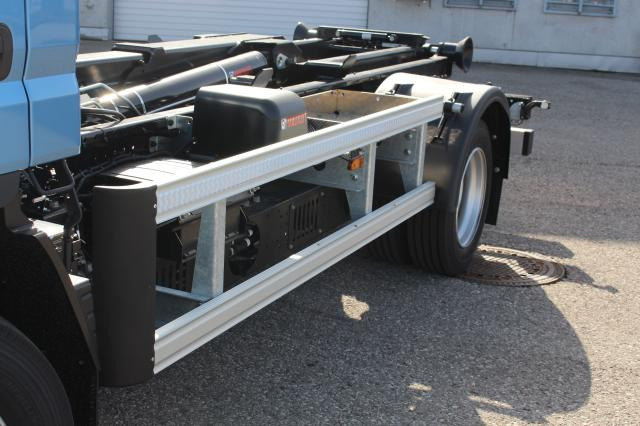 FUSO eCanter 9C18E - Hákový nosič kontejnerů: obrázek 3 FUSO eCanter 9C18E - Hákový nosič kontejnerů: obrázek 3