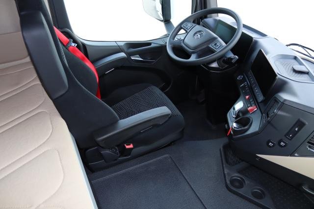Podvozek s kabinou Mercedes-Benz Actros 2543L EXII/EXIII, FL: obrázek 9