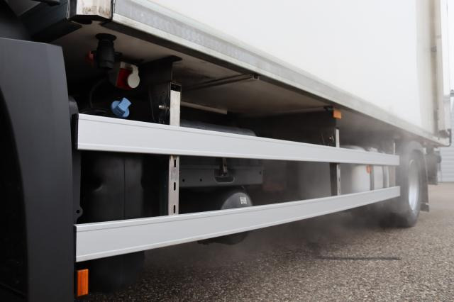 Mercedes-Benz Antos 1832 L - Chladírenský nákladní automobil: obrázek 3 Mercedes-Benz Antos 1832 L - Chladírenský nákladní automobil: obrázek 3