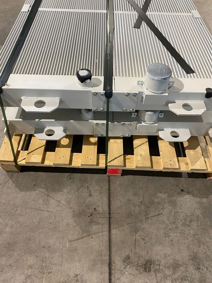O&K Terex Water radiator RH120 Cat 6030 3672533 1459344 533-9472 - Chladič pro Nákladní auto: obrázek 2 O&K Terex Water radiator RH120 Cat 6030 3672533 1459344 533-9472 - Chladič pro Nákladní auto: obrázek 2