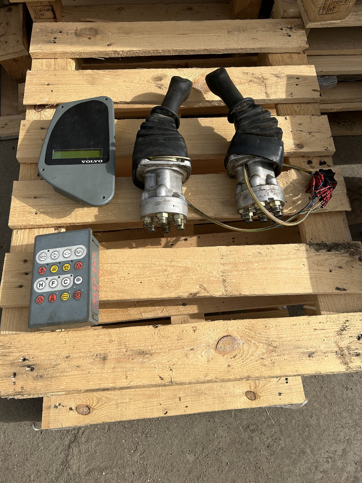 Volvo EW 140 - Kabina a interiér pro Rýpadlo: obrázek 3 Volvo EW 140 - Kabina a interiér pro Rýpadlo: obrázek 3