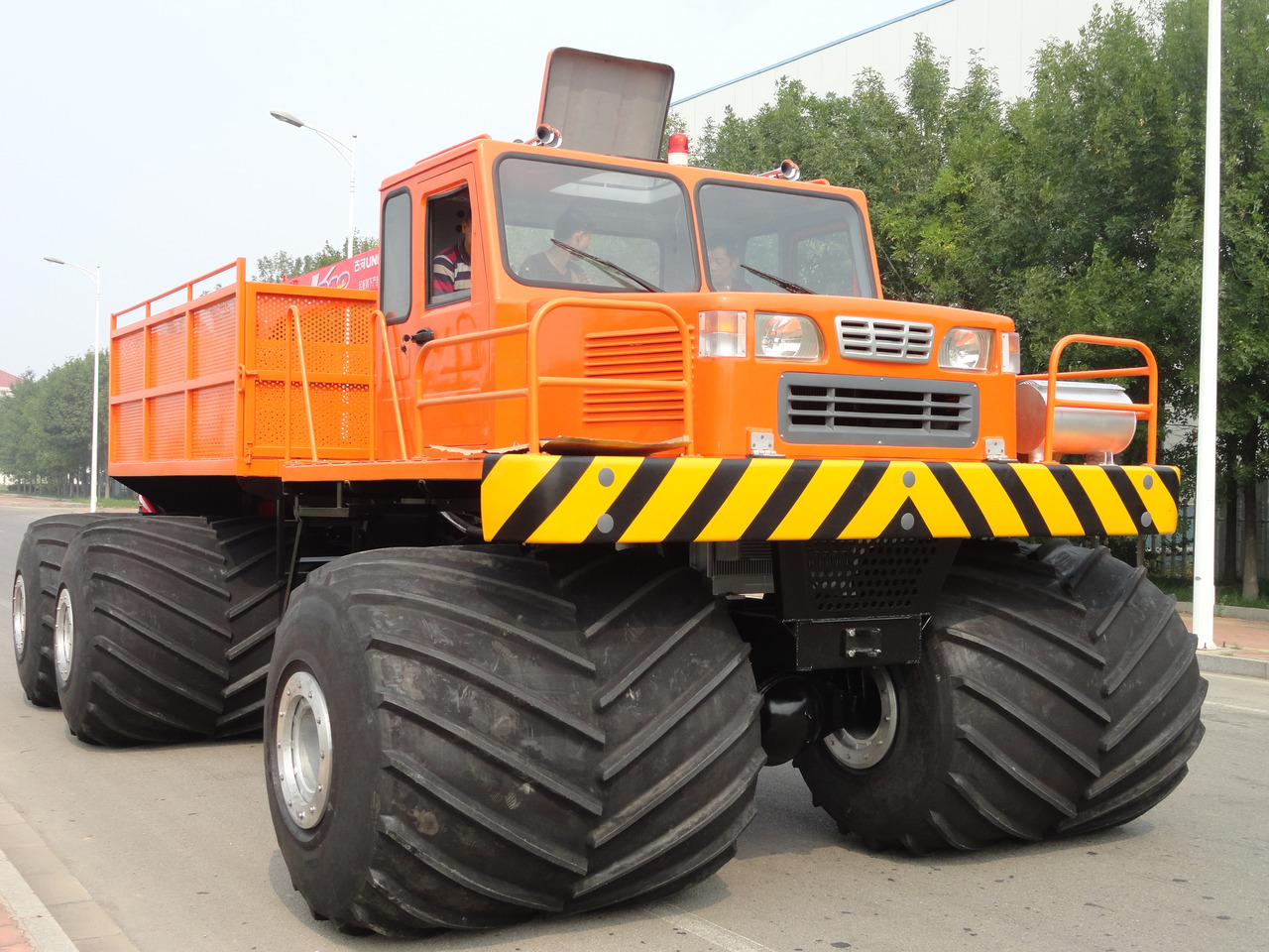 Pozemní vybavení letišť Amphibious truck Swamp truck  Used for: swamps, beaches, rivers, wetland material transportation, rescue and oil exploration: obrázek 6