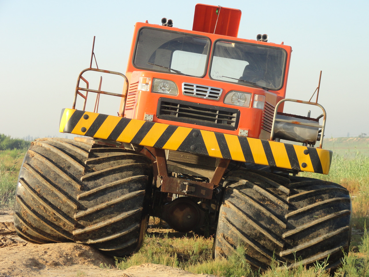 Amphibious truck Swamp truck Used for: swamps, beaches, rivers, wetland material transportation, rescue and oil exploration - Pozemní vybavení letišť: obrázek 2 Amphibious truck Swamp truck Used for: swamps, beaches, rivers, wetland material transportation, rescue and oil exploration - Pozemní vybavení letišť: obrázek 2