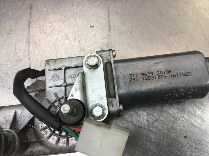 Liebherr L550 - Stěrač: obrázek 1 Liebherr L550 - Stěrač: obrázek 1