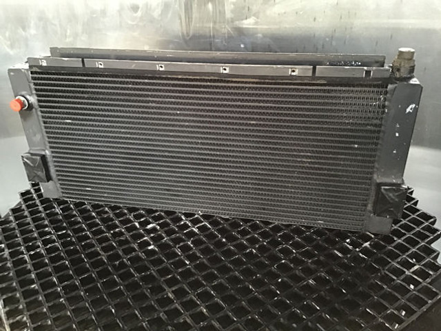Liebherr Oilcooler - Chladič oleje: obrázek 1 Liebherr Oilcooler - Chladič oleje: obrázek 1