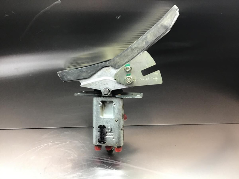 Liebherr Pilot Control Unit - Pedál: obrázek 1 Liebherr Pilot Control Unit - Pedál: obrázek 1