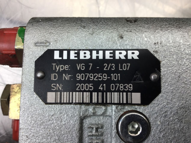 Liebherr Pilot Control Unit - Pedál: obrázek 3 Liebherr Pilot Control Unit - Pedál: obrázek 3