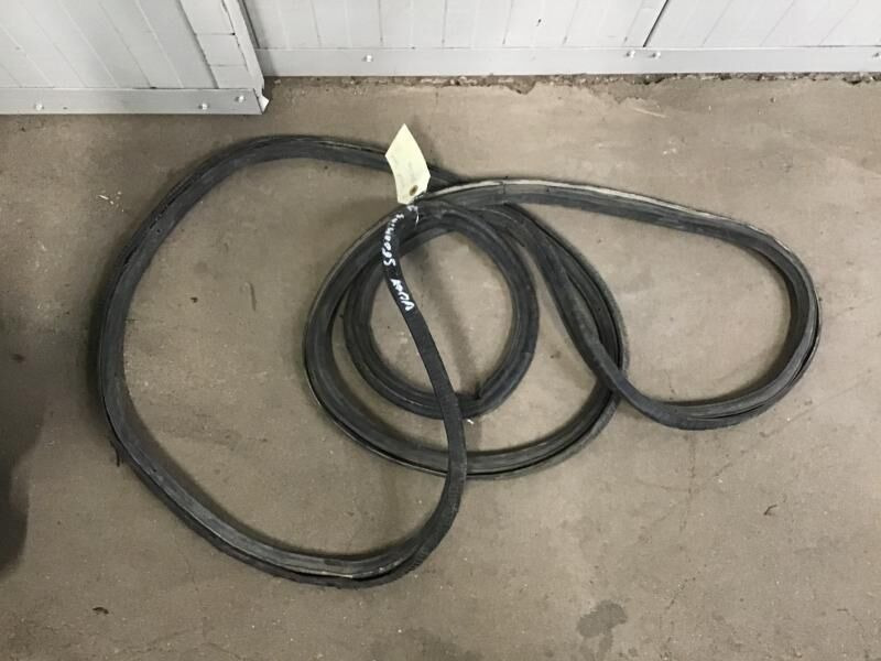 Liebherr R900 Li / R914HDSL / R914B / R912HDSL / R912 Li / R904 / R902 Li / R922 / A904 Li / A904 INDUSTRIAL / A902 Li / A900C Li / A900B - Kabina a interiér: obrázek 3 Liebherr R900 Li / R914HDSL / R914B / R912HDSL / R912 Li / R904 / R902 Li / R922 / A904 Li / A904 INDUSTRIAL / A902 Li / A900C Li / A900B - Kabina a interiér: obrázek 3