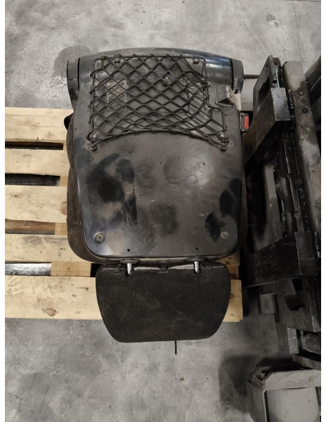 Liebherr R926 COMP / R946 LC / R946 LC-V / R946 NLC / R946 S-HD / R950 / R950 LC-V / R950 S-HD / R922 LC / R926 LC / R920 LC / R920 NLC / - Sedaček: obrázek 1 Liebherr R926 COMP / R946 LC / R946 LC-V / R946 NLC / R946 S-HD / R950 / R950 LC-V / R950 S-HD / R922 LC / R926 LC / R920 LC / R920 NLC / - Sedaček: obrázek 1