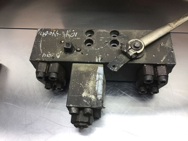 Liebherr Valve Distribution Block - Hydraulika: obrázek 3 Liebherr Valve Distribution Block - Hydraulika: obrázek 3