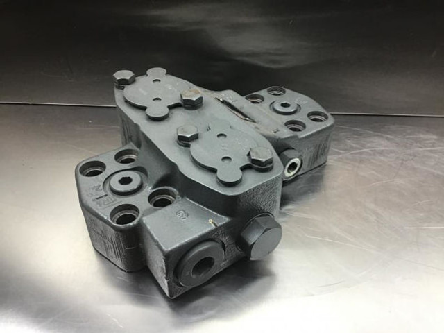 Rexroth Shuttle Valve Block - Motor a díly: obrázek 5 Rexroth Shuttle Valve Block - Motor a díly: obrázek 5
