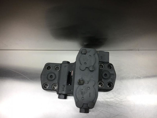 Rexroth Shuttle Valve Block - Motor a díly: obrázek 2 Rexroth Shuttle Valve Block - Motor a díly: obrázek 2
