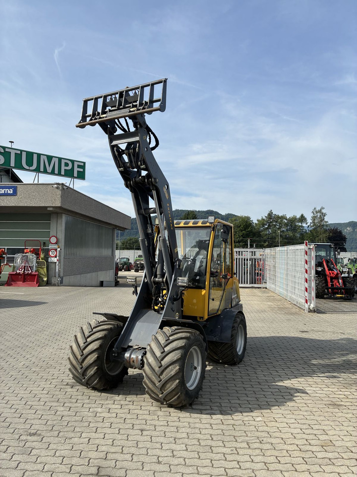 Eurotrac Eurotrac W13 - Kloubový nakladač: obrázek 1 Eurotrac Eurotrac W13 - Kloubový nakladač: obrázek 1