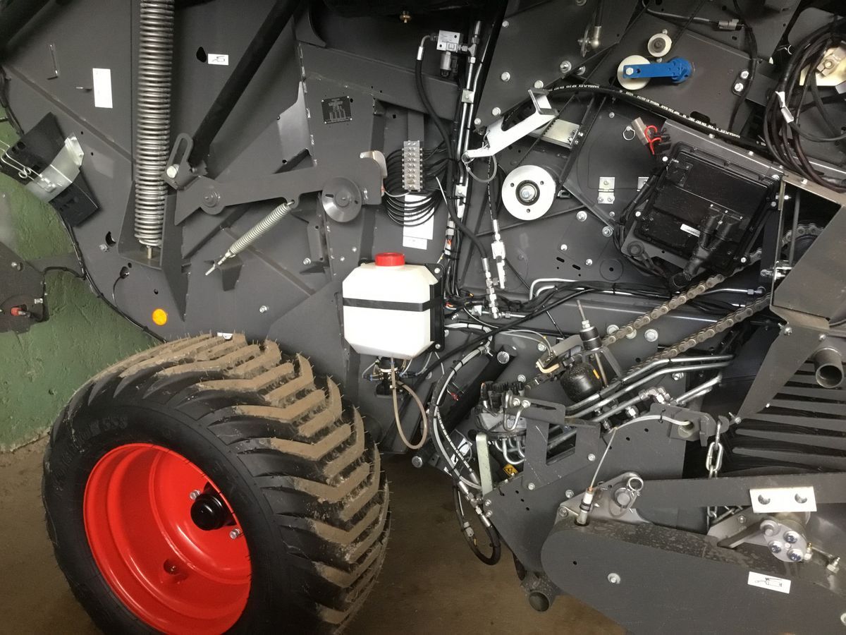 Fendt Rotana 160 V - Lis na válcové balíky: obrázek 3 Fendt Rotana 160 V - Lis na válcové balíky: obrázek 3