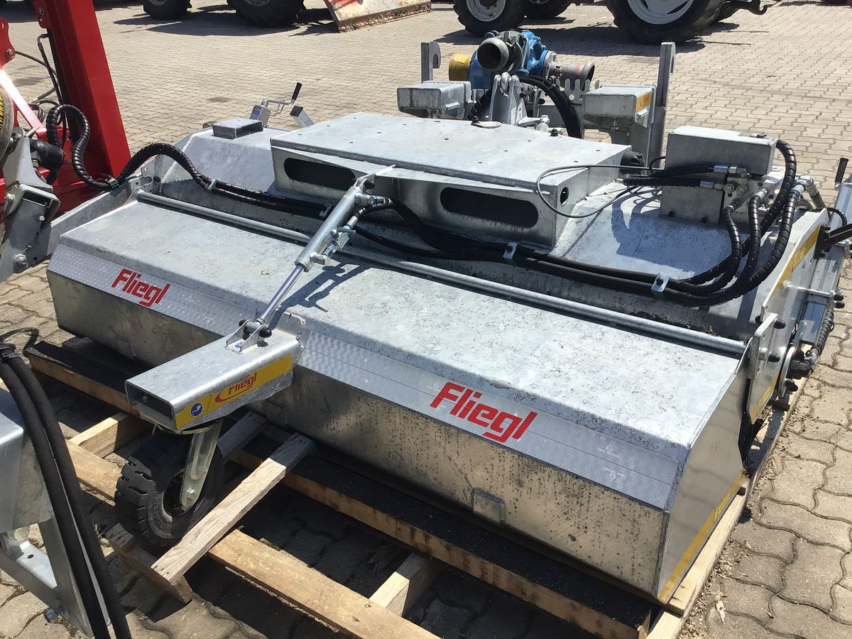 Fliegl Profi 2300 - Zametač: obrázek 2 Fliegl Profi 2300 - Zametač: obrázek 2