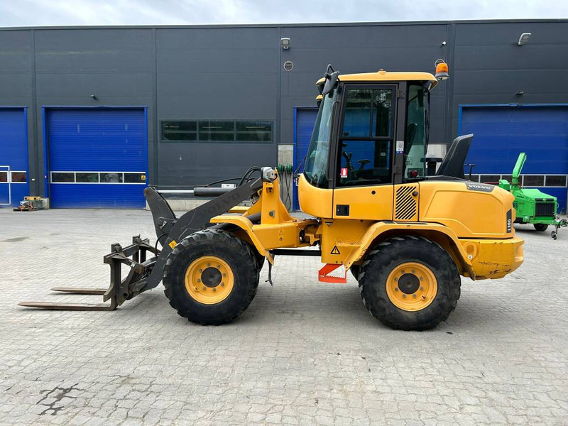 Volvo L 30 G - Kolový nakladač: obrázek 2 Volvo L 30 G - Kolový nakladač: obrázek 2