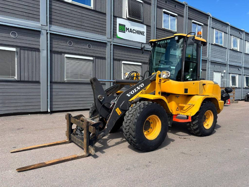 Volvo L 30 G - Kolový nakladač: obrázek 1 Volvo L 30 G - Kolový nakladač: obrázek 1