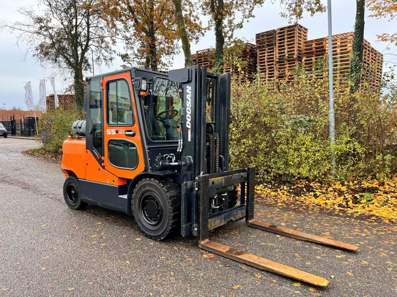 Doosan G55C-5 1593 HOURS - Plynový vysokozdvižný vozík: obrázek 3 Doosan G55C-5 1593 HOURS - Plynový vysokozdvižný vozík: obrázek 3